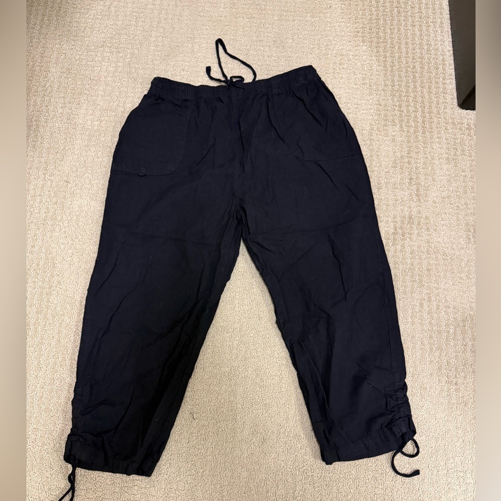 Ragton Women’s Black Capris - Picture 2 of 2